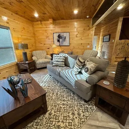 Villa Brand New 4/4 Minutes To Dollywood W/ Hottub!